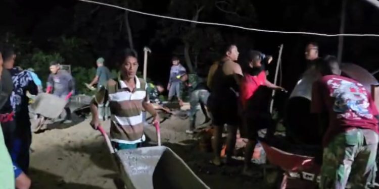 Satgas TMMD ke-126 Kodim 1315/KG Lembur Malam Tuntaskan Jalan Penghubung Desa Tonala