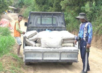Mata Elang TMMD Ke-126: Sertu Amirul Kawal Ketepatan Distribusi Material Hingga Lokasi Pekerjaan