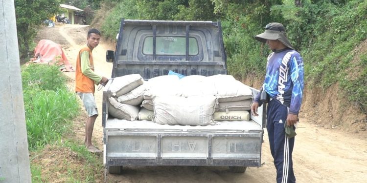 Mata Elang TMMD Ke-126: Sertu Amirul Kawal Ketepatan Distribusi Material Hingga Lokasi Pekerjaan