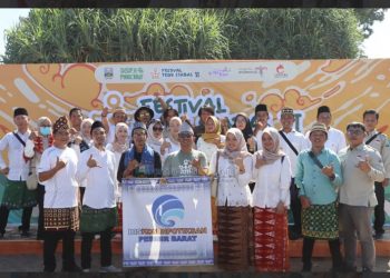 Bupati Dedi Irawan Resmi Buka Festival Teluk Stabas VI, Dorong Pesisir Barat Jadi Destinasi Wisata Berkelas Dunia